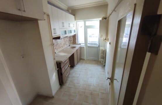 KIZLAR PINARI CADDESİNDE ÖN CEPHE 3+1