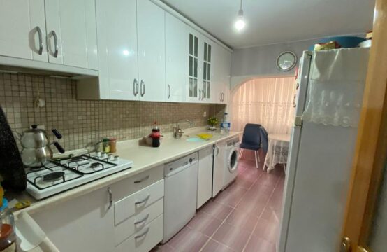 DİVRİK CADDESİ YAKINI 1.KAT ÖN CEPHE 3+1