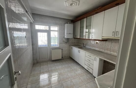 ŞEVKAT MAHALLESİNDE GİRİŞ KATTA 3+1 DAİRE