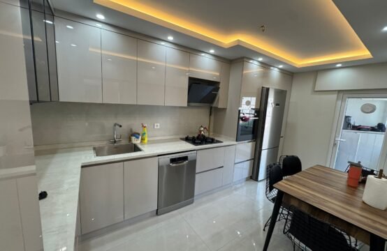 BAGLARBAŞINDA FULL SIFIR YAPILI  LÜKS SİTEDE 3+1 DAİRE